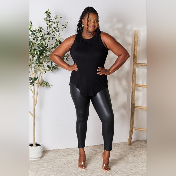 New Round Neck Wide Strap Black Tank Perfect For The Summer - Picture 3 of 5